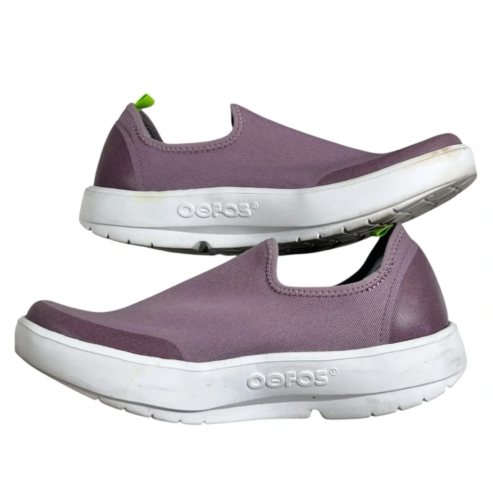 OOFOS OOmg eeZee Low Shoe in Mauve